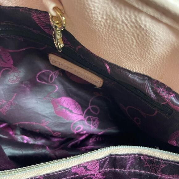 Betsey Johnson Beige Straw Satchel/Shoulder bag .large faux leather bow accent. - Picture 8 of 14